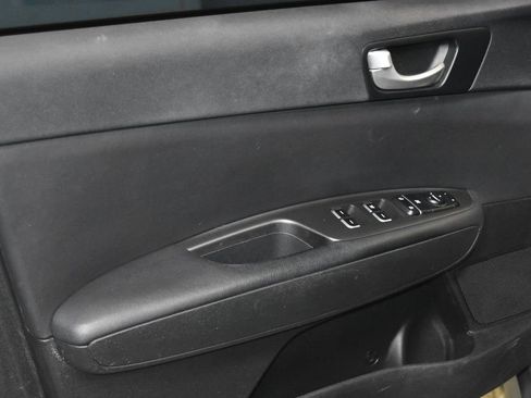 Used 2018 Kia Optima LX image 4