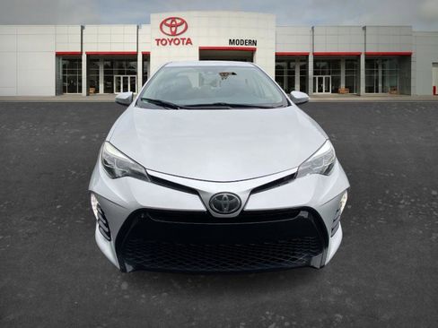 Used 2018 Toyota Corolla SE FWD image 2