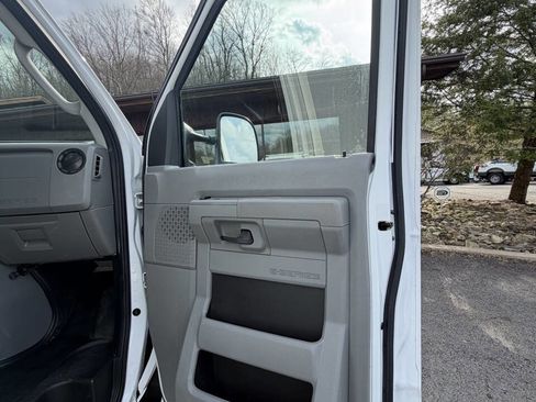 Used 2018 Ford E-350 and Econoline 350 Super Duty w/ Power Windows & Locks Group image 40