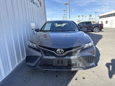 Used 2023 Toyota Camry SE image 4