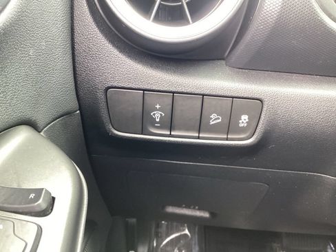 Used 2023 Hyundai Kona Limited AWD/4WD image 27
