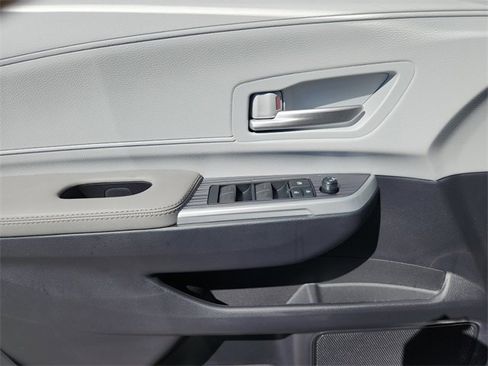 New 2026 Toyota Sienna XLE image 17