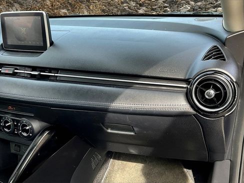 Used 2017 Toyota Yaris iA image 12