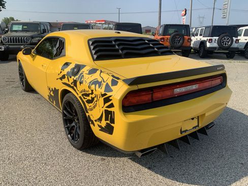 Used 2010 Dodge Challenger SRT8 w/ SRT Option Group II RWD image 9