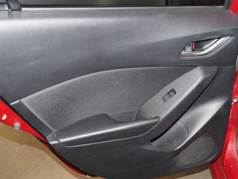 Used 2016 MAZDA MAZDA3 i Sport w/ Preferred Equipment Package image 10