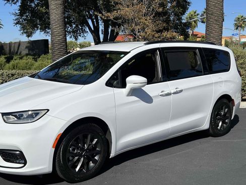 Used 2021 Chrysler Pacifica Touring w/ S Appearance Package image 56