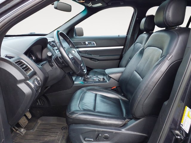 Used 2017 Ford Explorer XLT w/ Equipment Group 202A AWD/4WD image 11