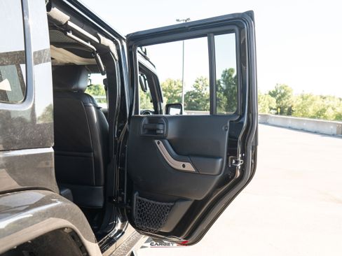 Used 2017 Jeep Wrangler Unlimited Sahara AWD/4WD image 38