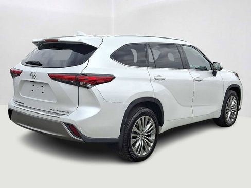Certified 2022 Toyota Highlander Platinum image 6