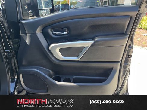 Used 2018 Nissan Titan SV AWD/4WD image 25