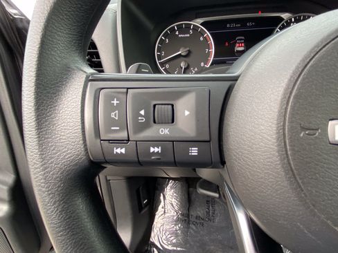 Used 2024 Nissan Rogue S FWD image 25