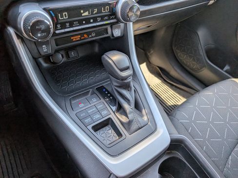 Used 2021 Toyota RAV4 XLE w/ Carpet Mat Package (TMS) AWD/4WD image 17