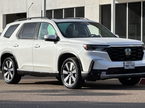 Certified 2024 Honda Pilot Touring image 6