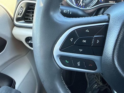 Used 2022 Chrysler Voyager LX image 25