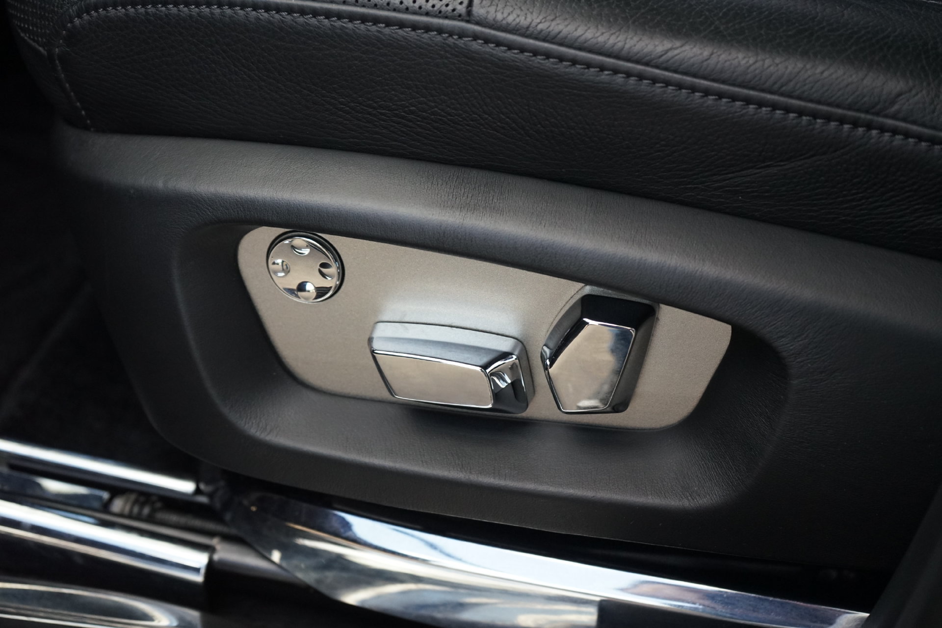 Used 2011 Rolls-Royce Ghost RWD image 24