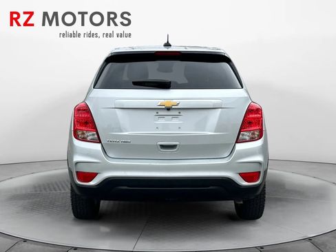 Used 2022 Chevrolet Trax LS w/ Tint and Cruise Package image 4