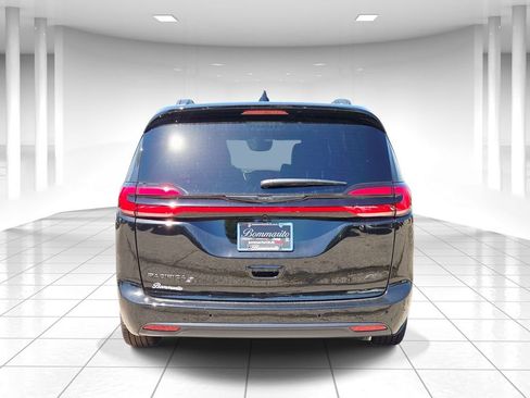 New 2026 Chrysler Pacifica Select w/ S Appearance Package AWD/4WD image 4