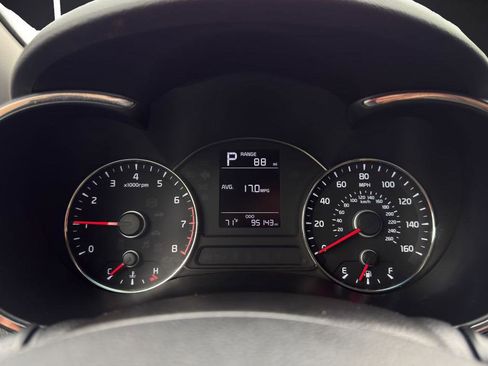 Used 2017 Kia Forte LX image 17