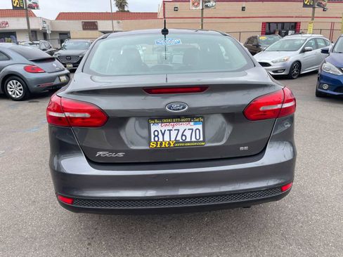 Used 2016 Ford Focus SE image 4