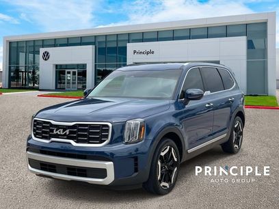 Used 2024 Kia Telluride S w/ S Sunroof Package