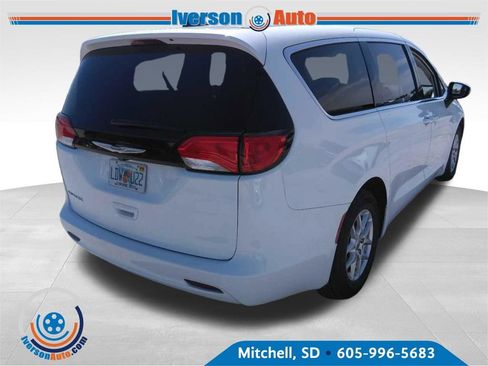 Used 2023 Chrysler Voyager LX FWD image 3