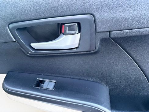 Used 2012 Toyota Camry L image 14