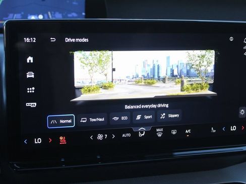 New 2025 Ford Expedition Active image 33