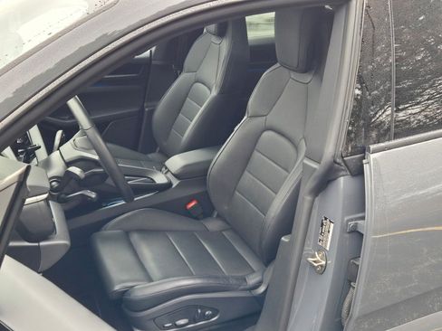 Used 2025 Porsche Macan Electric image 5