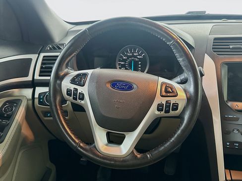 Used 2015 Ford Explorer XLT w/ Equipment Group 202B image 17