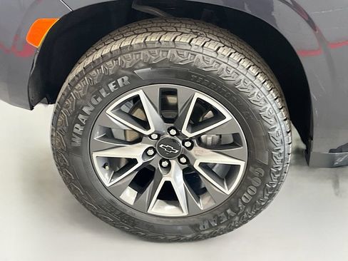 Used 2024 Chevrolet Tahoe Z71 w/ Luxury Package AWD/4WD image 34