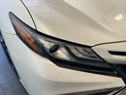 Used 2022 Toyota Camry XSE FWD image 18