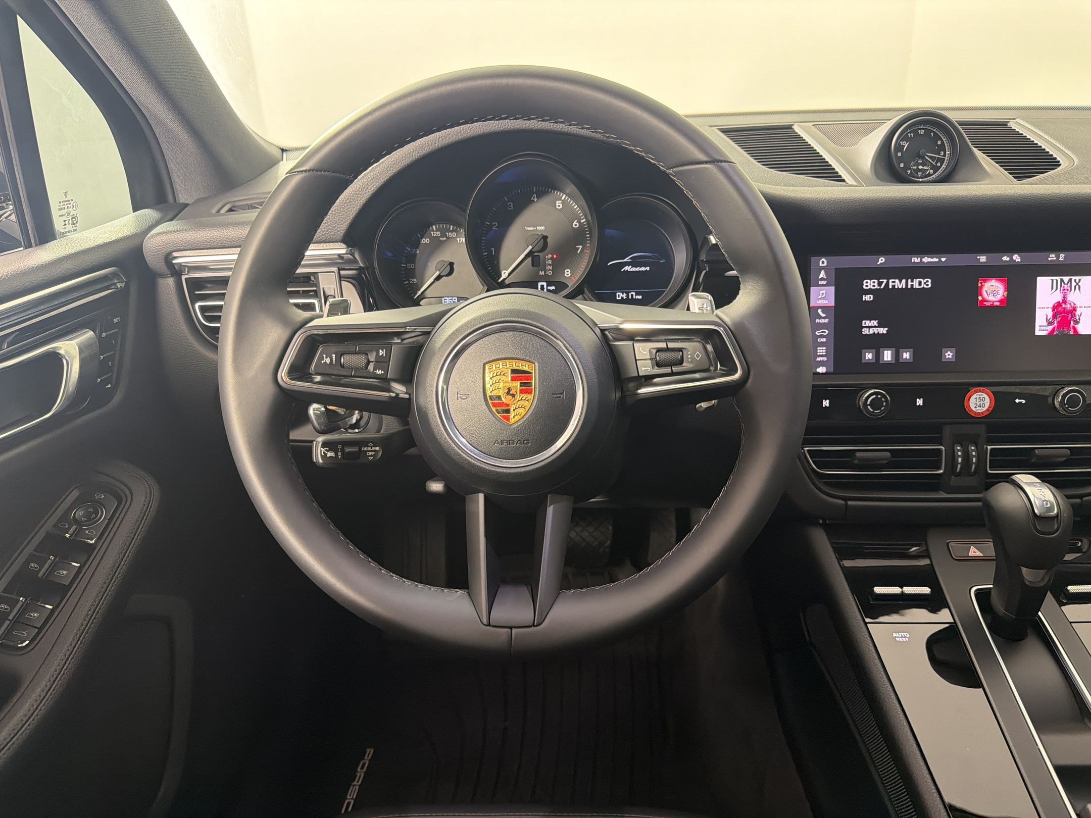 Certified 2026 Porsche Macan AWD/4WD image 28