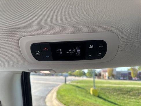 Certified 2019 Chrysler Pacifica Limited image 15