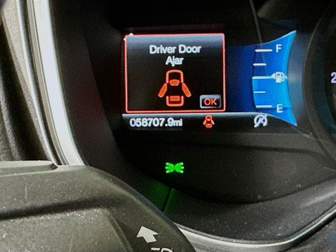 Used 2018 Ford Fusion SE w/ Fusion SE Technology Package FWD image 18