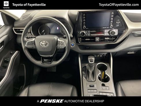 Used 2021 Toyota Highlander XLE image 5