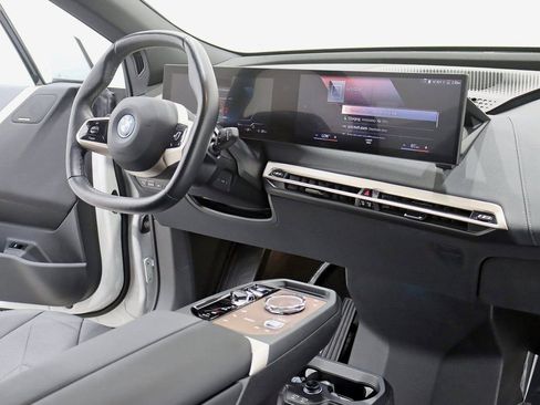 Used 2023 BMW iX xDrive50 w/ Premium Package image 34