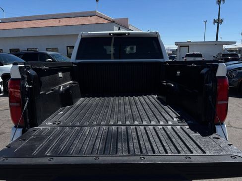 Used 2025 Toyota Tacoma TRD Off-Road AWD/4WD image 31