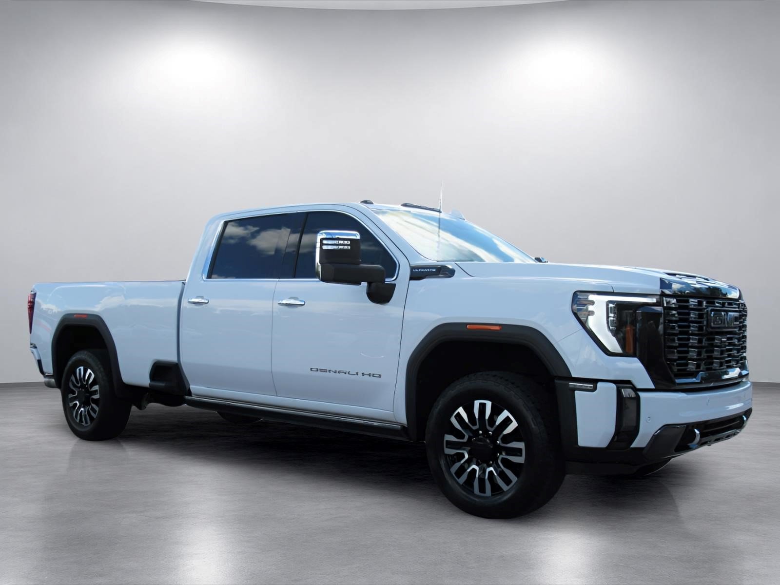 Used 2024 GMC Sierra 3500 Denali Ultimate AWD/4WD image 1