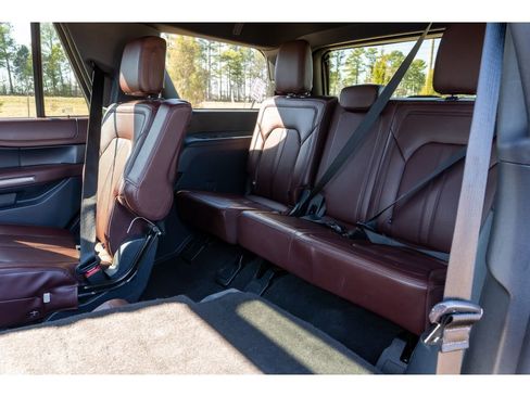 Used 2024 Ford Expedition Limited image 16