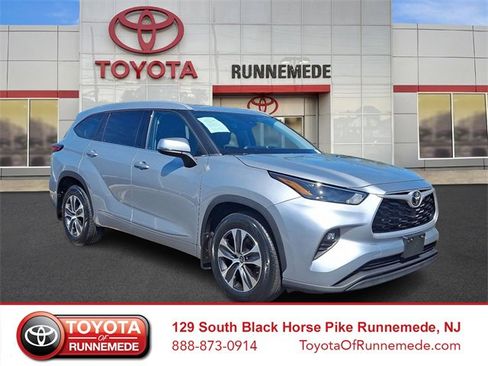 Certified 2022 Toyota Highlander XLE image 1