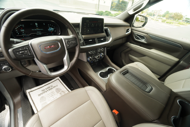 Used 2024 GMC Yukon XL SLT w/ SLT Luxury Package AWD/4WD image 19