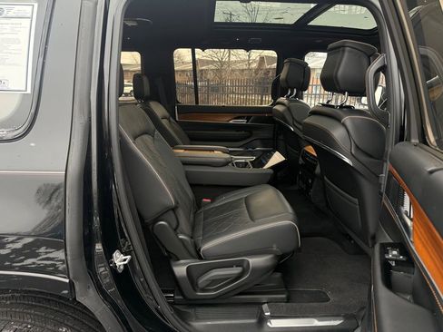 Used 2022 Jeep Grand Wagoneer Series III image 14