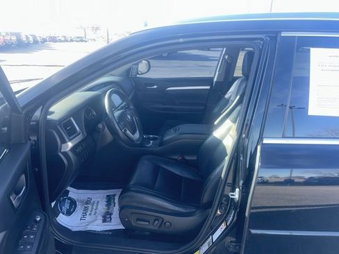 Used 2017 Toyota Highlander XLE image 12