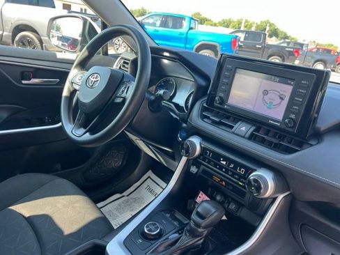 Used 2021 Toyota RAV4 XLE AWD/4WD image 11