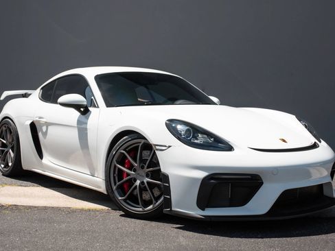 Used 2020 Porsche 718 Cayman GT4 RWD image 5