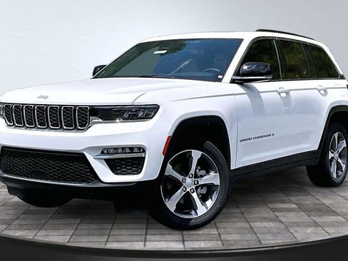 New 2025 Jeep Grand Cherokee Limited w/ MOPAR Finishing Package AWD/4WD image 2
