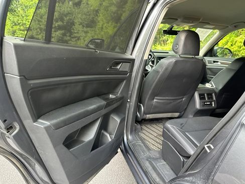Used 2021 Volkswagen Atlas SE w/ Towing Package FWD image 5