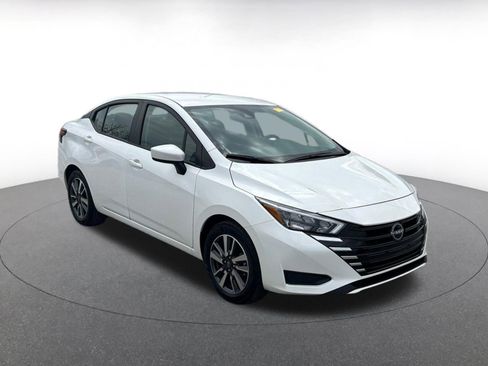 Used 2025 Nissan Versa SV image 1