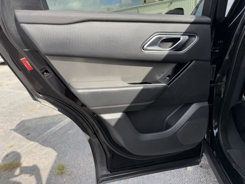 Used 2019 Land Rover Range Rover Velar S image 16