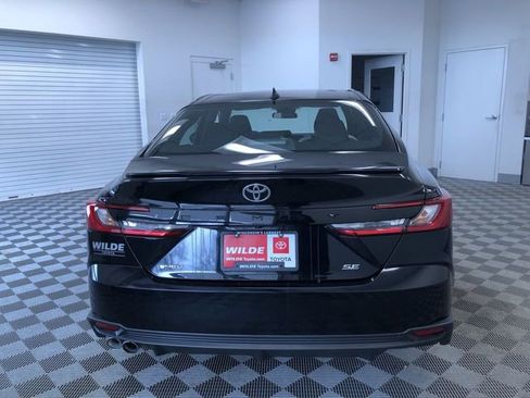 Used 2025 Toyota Camry SE image 14